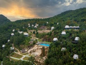 Guangde Shengjing Poya Ye Luxury Tent Hotel