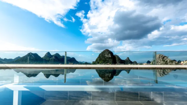 Under the Rose Tree · Garden Homestay (Reed Flute Rock Scenic Area)