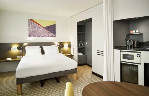 巴黎大魯瓦西戴高樂機場B&B飯店 (四星級)