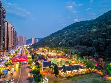 Bijie Atour X Hotel (City Government Branch) Отели рядом с достопримечательностью «Nan Mountain Park»