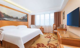 Vienna Hotel (Weihai North High-speed Railway Station Bathing Beach Shandong University)