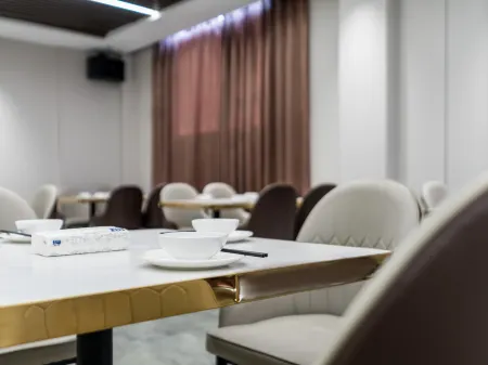 Ramada Encore (Wuhan Dongxihu Wuhuan Sports Center) Отели рядом с достопримечательностью «Jiuzhen Forest Park»