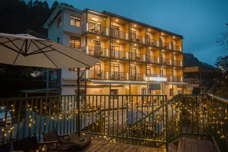 Tipsy Panda Mountain spring Villa