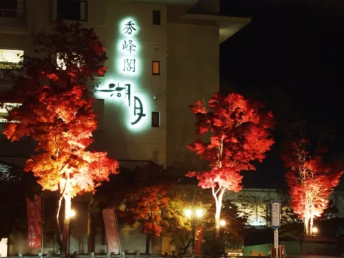 秀峯閣湖月