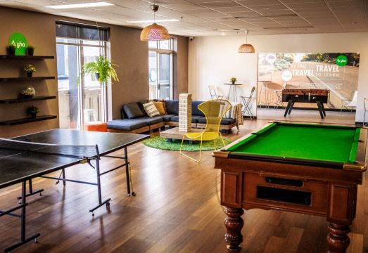 2. 아델레이드 센트..