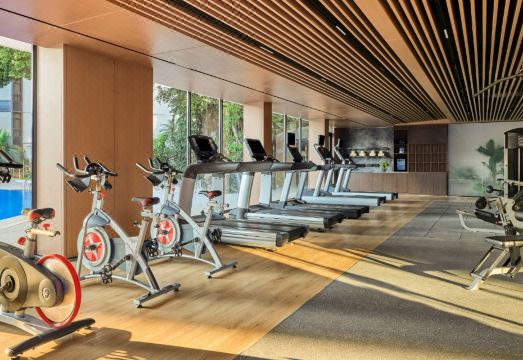 샹그릴라 선전 수영장 전경