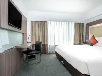 Hilton Garden Inn Bangkok Silom Отели рядом с достопримечательностью «Пирс Си-Пхрая»