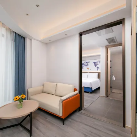 Kyriad Hotel (Luzhou High-speed Railway Station Southwest Medical University) فنادق في لوجَو