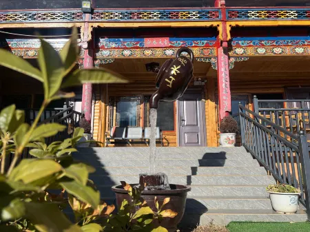 Zhuoji Shanshui Homestay Отели рядом с достопримечательностью «Sichuanlugu Lake Scenic Area»