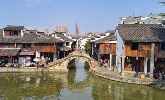 Good Blue House Hotel (Keqiao Textile Chengbei Market)