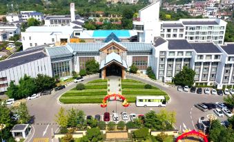 4. 타이안 둥웨 산..