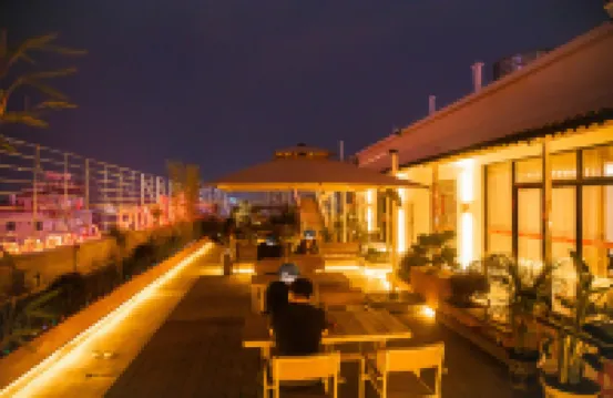 Central Hotel (Lianjiang No.3 Middle School)