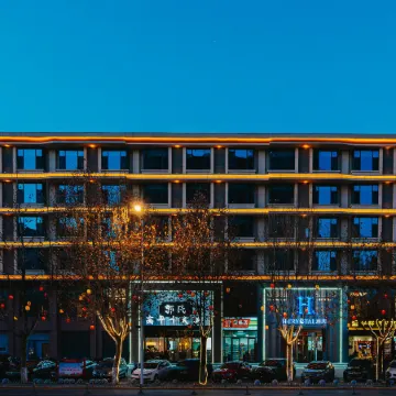 H Crystal Hotel (Gaoping Sanguan Center Yandi Park)