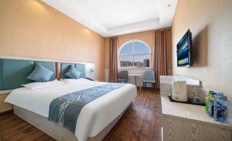 Luohe Jingyue creative Hotel