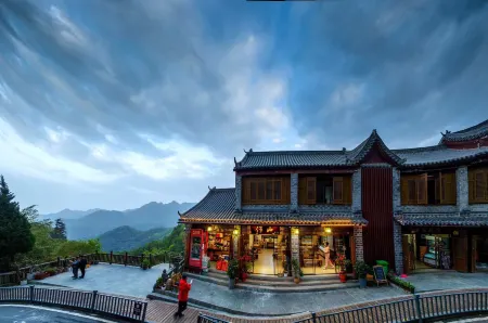 Wudang Mountain Banshan Homestay Отели рядом с достопримечательностью «Langmei Temple»