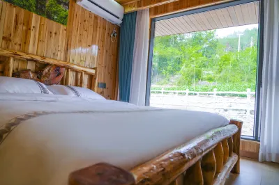 Hefeng Axiang Homestay (Ping Shan Gorge Scenic Area Store) Hotels near Ping Shan