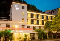 Yichang Nayun Homestay (Three Gorges Dam Tourist Area) - غرفة مطلة على الجبل