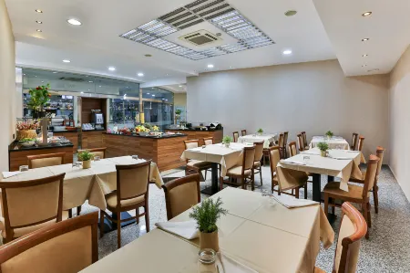 Kings Park Hotel