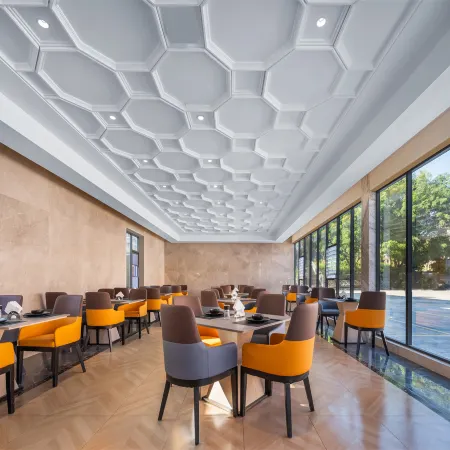 Vienna International Hotel (Dehong Yingjiang County Government Branch)