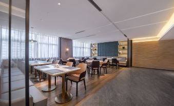 Qilai Light Luxury Hotel (Shanghai Hongqiao Center Branch)