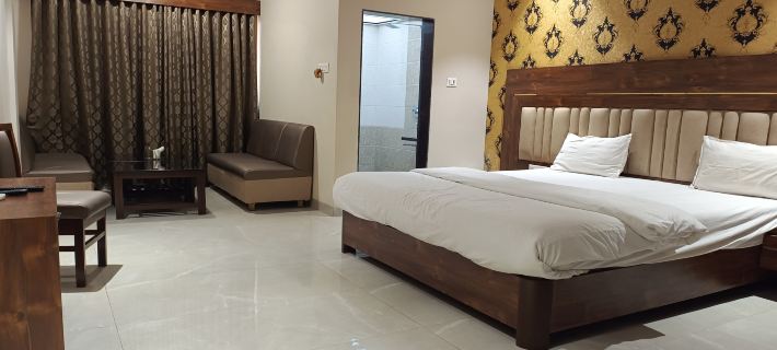 Hotel Apratim Lodging & Boarding 塔納縣住宿飯店