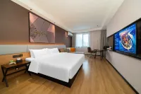 IU Hotel (Liuzhou Guyan Street Longtan Park) - Pet friendly