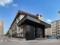 IU酒店（平涼解放路店） 鄰近平涼市體育運動公園的酒店