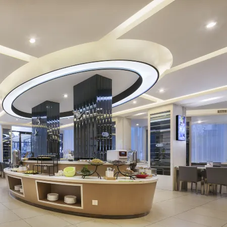 Century Star Holiday Hotel (Nanyang Beijing Avenue Branch)