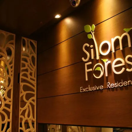 Silom Forest Exclusive Residence Отели рядом с достопримечательностью «Христианская школа Св.Иосифа»