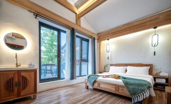 Luoyang Luozhishen Siheyuan Homestay (Heluo Ancient City Store)