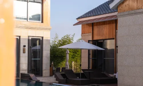 Nest Bar B & B