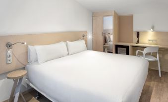 3. B&B Hote..