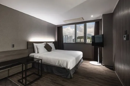 ケント ホテル 広安里 バイ ケンジントンの客室の様子