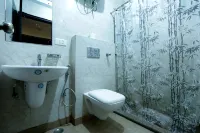 Hotel Square Plaza -Near IGI Airport Terminal 3 Hotels in Delhi