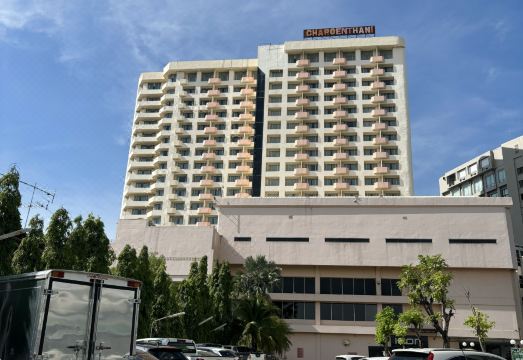 3. 차로엔타니 호텔..