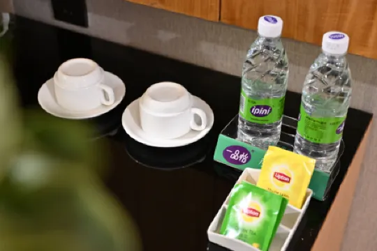 Bai Li Holiday Hotel (Enping Aofeng Square)