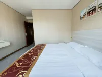 Yinhe Hotel (Changbaishan Shopping Center)