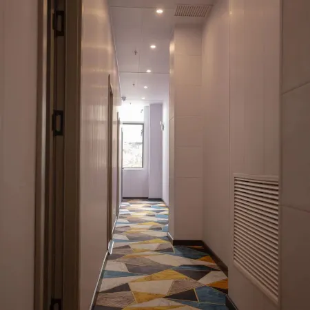 Ronghai Holiday Hotel (Weihai High-speed Railway Station Hanlefang)
