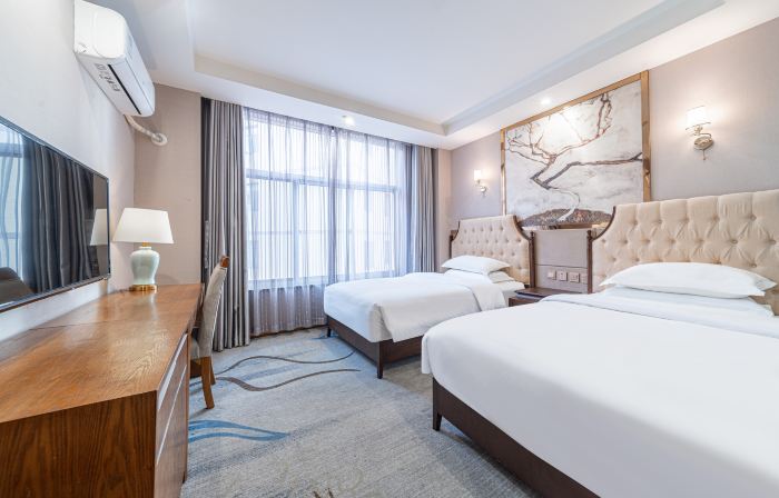 Lintao Yijing Oriental Hotel