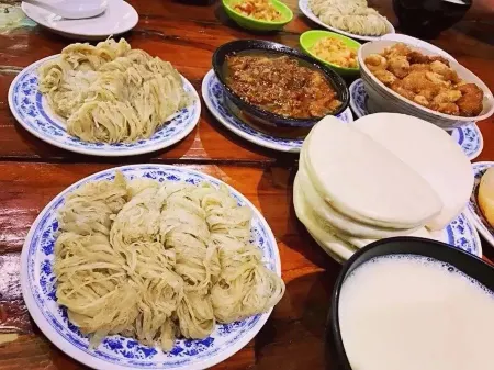 Mei Li Hotel Отели рядом с достопримечательностью «Sanyuan City God Temple»