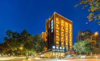 Liuyue Hotel (Liuzhou Wuxing Shangye Buxingjie Dewang Xintiandi)