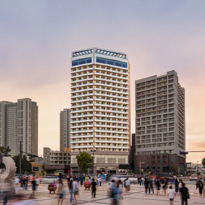 Le Collective Sokcho Beach Hotel dekat Daepohang Port