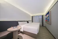 Ruijia Ruibai Cloud Hotel (Quanzhou Xintian City Square Xingxian Road Store）) - Parkering