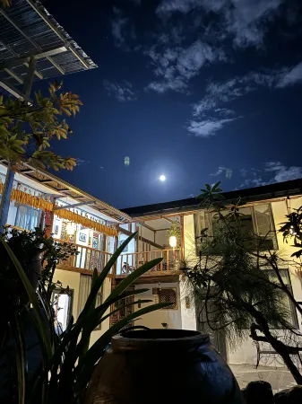 Gadanwoge Отели рядом с достопримечательностью «Damo Patriarch Cave»