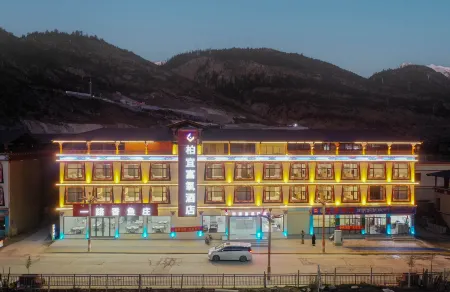 Baiyi Fuoxi Hotel (Basuran Wuhu Branch) Отели рядом с достопримечательностью «Ranwu Lake International Self-Driving Campground»