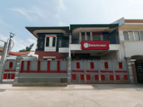 RedDoorz @ Alquiza Residences Parañaque Hotels near Hannan International Manpower Corporation