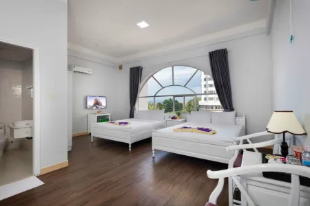 CCT Luxury Hotel