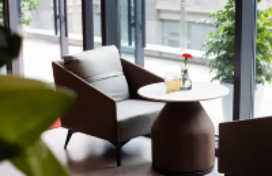 Rezen Dongshan Longyue (Longmen Station Longmen Grottoes)