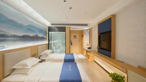 Grand East Coast Hotel in Dali