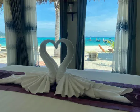 Andaman Beach Resort by Zodiac โรงแรมในเกาะหลีเป๊ะ